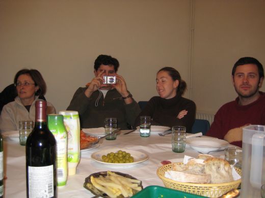 /Archivos/Fotos/45/Pascua 2008/Comiendo.jpg